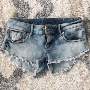 Dollhouse Low rise jean shorts size 7